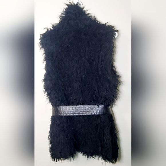 Black shaggy fur vest with belt - Picture 2 of 5